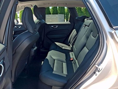 2023 Volvo XC60 B5 Plus Dark Theme