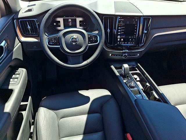 2023 Volvo XC60 B5 Plus Dark Theme