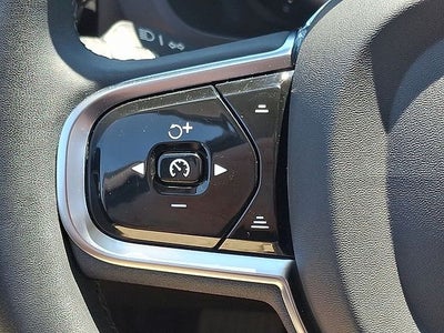 2023 Volvo XC60 B5 Plus Dark Theme