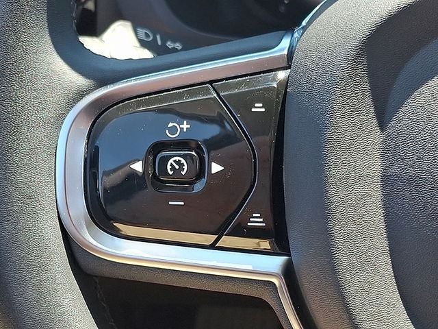 2023 Volvo XC60 B5 Plus Dark Theme
