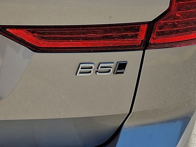 2023 Volvo XC60 B5 Plus Dark Theme