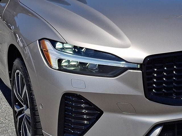 2023 Volvo XC60 B5 Plus Dark Theme
